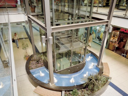 Thang máy Thyssenkrupp là của nước nào? Giá và địa chỉ cung cấp thang máy uy tín tại Việt Nam? 4 20160419 tke elevatorblue hbh leipzig image w450 h338 Thang máy gia đình Hưng Phát