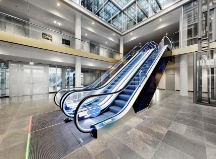 Thang máy Thyssenkrupp là của nước nào? Giá và địa chỉ cung cấp thang máy uy tín tại Việt Nam? 6 Thang máy cuốn siêu thị