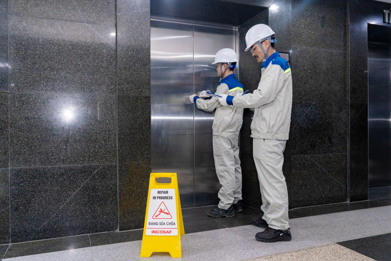 Tiến hành chạy thử thang máy có tải để kiểm tra thang máy