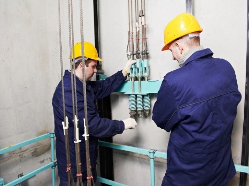 Kiểm tra toàn bộ thang máy trước khi cho chạy thử