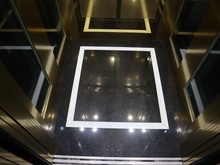 Sàn cabin thang máy bằng đá