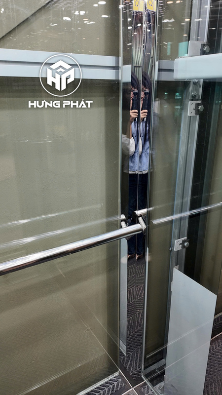 Hoàn thiện thang máy kính nhập khẩu Fuji - Cụm CN Minh Khai, Hưng Yên 4 Tay vịn tròn bằng inox