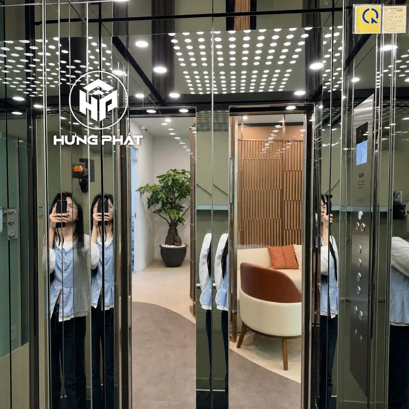 Hoàn thiện thang máy kính nhập khẩu Fuji - Cụm CN Minh Khai, Hưng Yên 6 Khung inox gương trắng kết hợp kính trắng quan sát