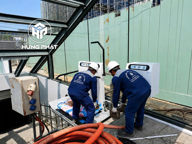 Đội ngũ nhân sự Hưng Phát kiểm định thang máy Gemanlift